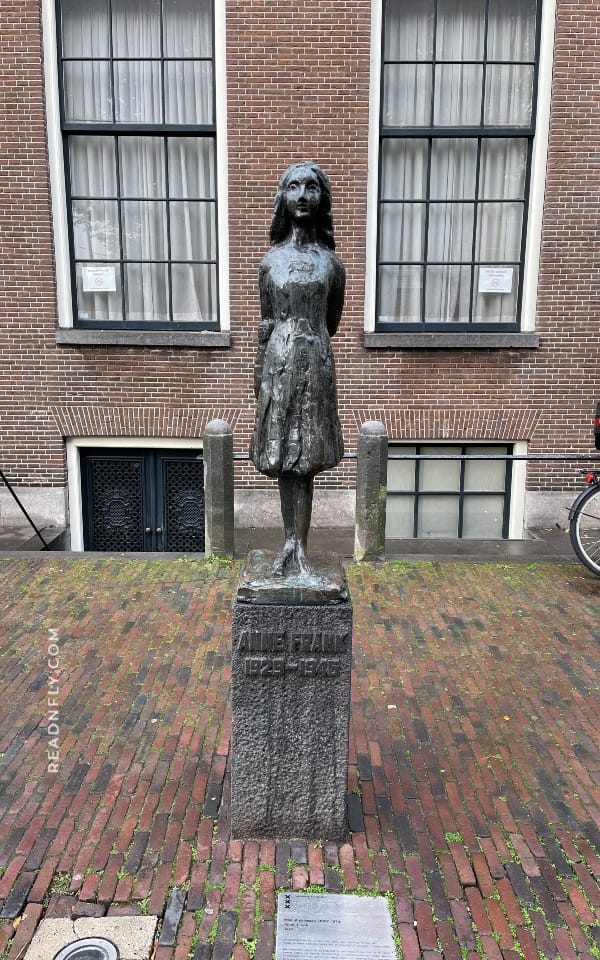 Estatua homenaje a Ana Frank